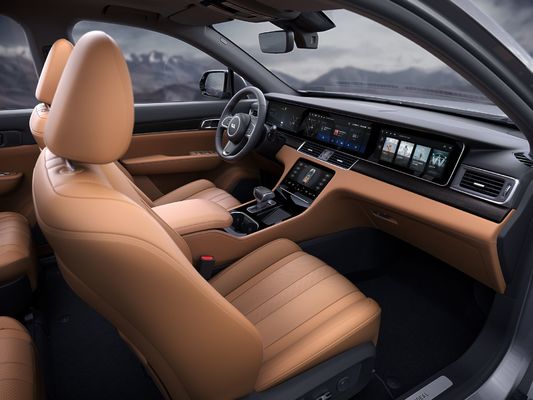 220 کیلومتر در ساعت شاسی‌بلند هیبریدی با برد 700 کیلومتر چهار صفحه‌نمایش خودروی الکتریکی شش نفره