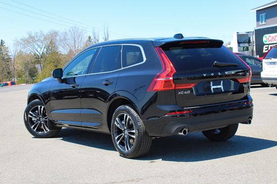 خودروهای برقی 4 چرخ متوسط ​​4WD 180 کیلومتر بر ساعت حداکثر توان 184 کیلووات Volvo XC60 B5