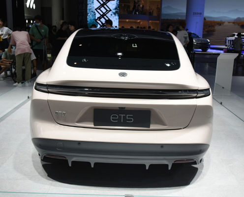 خودروهای الکتریکی با کارایی بالا با سرعت 200 کیلومتر در ساعت Nio ET5 فرمان چپ سدان های الکتریکی لوکس