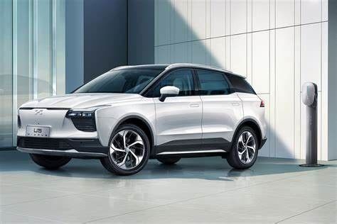 خودروهای الکتریکی خالص برد بلند 403 کیلومتر AIWAYS U5 با سرعت 160 کیلومتر بر ساعت