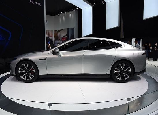 ماشین الکتریکی لیموزین هوشمند Xpeng P7 Nedc 2WD 4WD 480 586 670 706 کیلومتر برد