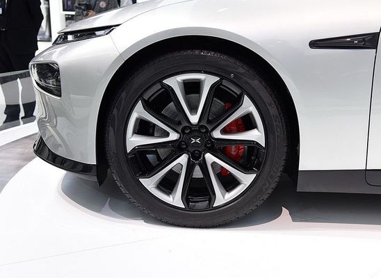 ماشین الکتریکی لیموزین هوشمند Xpeng P7 Nedc 2WD 4WD 480 586 670 706 کیلومتر برد