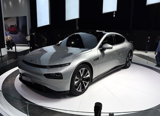 ماشین الکتریکی لیموزین هوشمند Xpeng P7 Nedc 2WD 4WD 480 586 670 706 کیلومتر برد