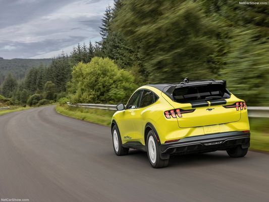 تعلیق رالی منحصر به فرد، احساس مسابقه ماشین خانوادگی در رالی فورد موستانگ Mach-E (2024) 480 اسب