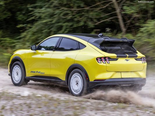 تعلیق رالی منحصر به فرد، احساس مسابقه ماشین خانوادگی در رالی فورد موستانگ Mach-E (2024) 480 اسب