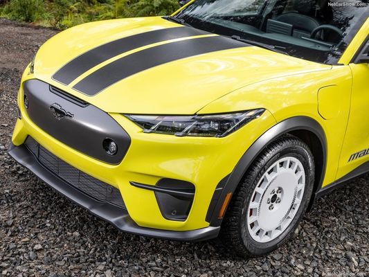 تعلیق رالی منحصر به فرد، احساس مسابقه ماشین خانوادگی در رالی فورد موستانگ Mach-E (2024) 480 اسب