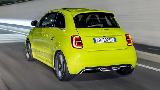 خوشگله و ورزشکارانه در Abarth 500e Hot Hatchback ماشين برقي به عنوان سرگرم کننده به عنوان بنزين 152P.S قدرت موتور