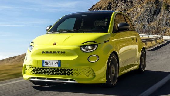 خوشگله و ورزشکارانه در Abarth 500e Hot Hatchback ماشين برقي به عنوان سرگرم کننده به عنوان بنزين 152P.S قدرت موتور
