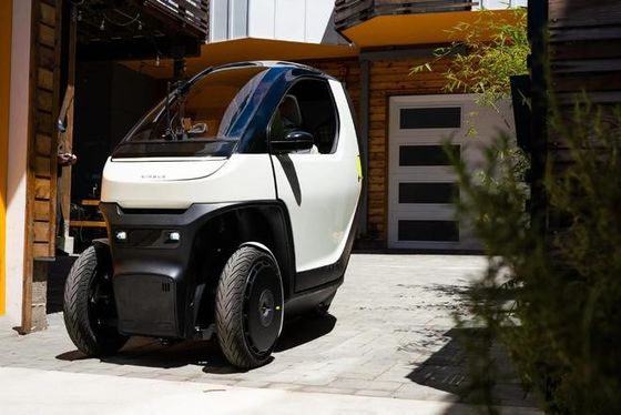 مینی EV car@ Nimbus One یک خودرو کمکت و شیب دار قادر به سرعت تا 50 مایل در ساعت با باتری برای رفت و آمد شهری