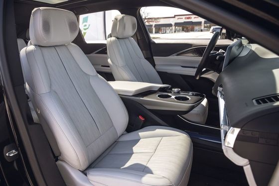 2024 کاديلاک ليريک 308 مايل فاصله در کابين دور پوشتر