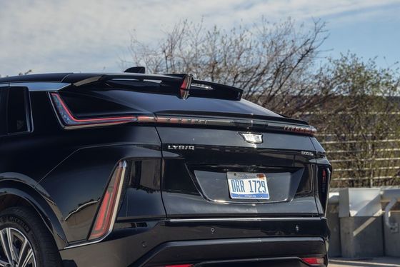 2024 کاديلاک ليريک 308 مايل فاصله در کابين دور پوشتر