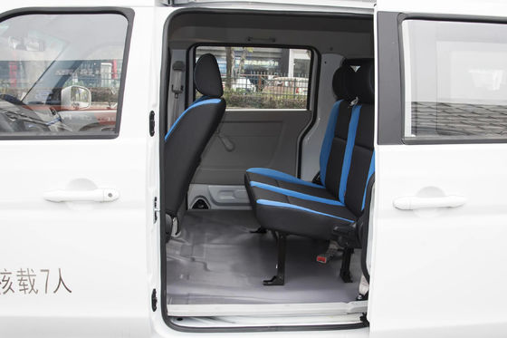 مدل استاندارد 2023 اتومبیل نقره ای با 238 کیلومتر برد و درب کشویی برای آسان بودن استفاده