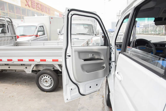 مدل استاندارد 2023 اتومبیل نقره ای با 238 کیلومتر برد و درب کشویی برای آسان بودن استفاده