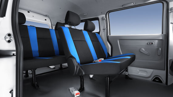 مدل استاندارد 2023 اتومبیل نقره ای با 238 کیلومتر برد و درب کشویی برای آسان بودن استفاده