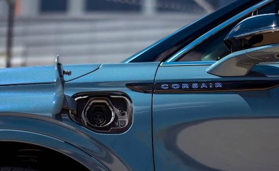 024 لنکن کورسیر پلاگین هیبرید سبز SUV 5 مسافر لنکن کورسیر شما را در ویژگی های هوشمند احاطه می کند