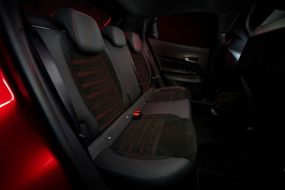 اولين ماشين كوچك اسپورتي آلفا رومئو اولين ماشين اتومبيل ميلانو با دو نوع موتور 156 و 240 و 240 و 240 ميل