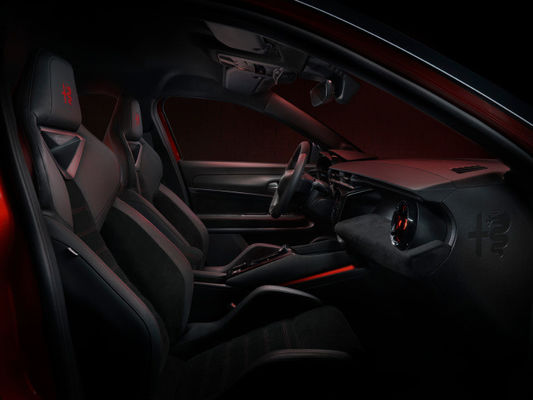 اولين ماشين كوچك اسپورتي آلفا رومئو اولين ماشين اتومبيل ميلانو با دو نوع موتور 156 و 240 و 240 و 240 ميل