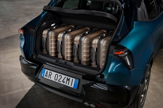 اولين ماشين كوچك اسپورتي آلفا رومئو اولين ماشين اتومبيل ميلانو با دو نوع موتور 156 و 240 و 240 و 240 ميل