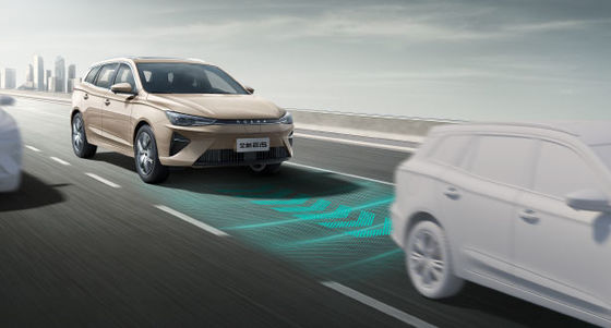 NEDC501Km Range Roewe Ei5 MPV خودروهای الکتریکی خالص سرعت بالا 185km/h 8.3sec 0-100km/h شتاب