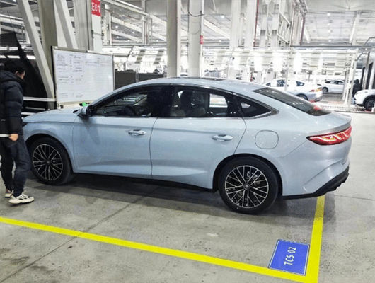 پیش فروش 2024 BYD Qinn L DM-i 80 کیلومتر خودرو برقی به زودی فرود می آید ماشین هیبریدی 1.5T 101ps L4 ماشین جدید انرژی