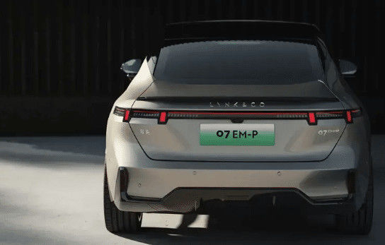 امروز جدیدترین راه اندازی LYNK& CO 07 EM-P 126km برد طولانی پرو PHEV 160 kW موتور الکتریکی و 350N.m گشتاور خودرو انرژی جدید