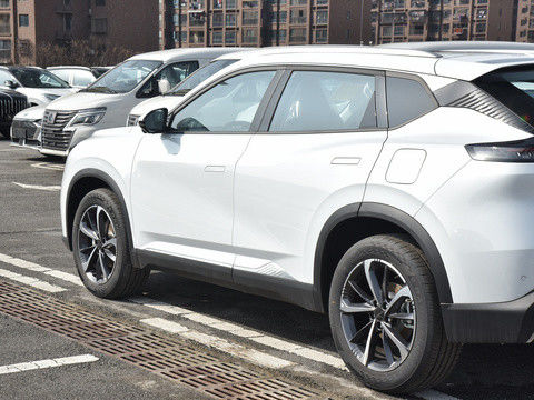 2024 هیبرید جدید Dongfeng Forthing Haohan PHEV 1.5t Fwd خودرو SUV کامپکت 5 صندلی خودرو بنزینی هیبریدی الکتریکی