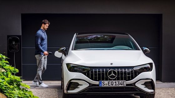 خودرو الکتریکی سوپر بلند مدت مرسدس بنز EQE AMG 53 4MATIC + با قدرت موتور 460kw/625P.s 220km / h سرعت بالا