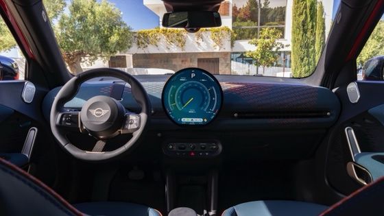 تمام جدید تمام الکتریکی MINI Aceman SE 54.2kwh باتری با قدرت 215hp و 330N.m موتور 7.1s شتاب 0-100km / h