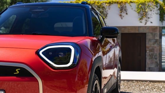 تمام جدید تمام الکتریکی MINI Aceman SE 54.2kwh باتری با قدرت 215hp و 330N.m موتور 7.1s شتاب 0-100km / h