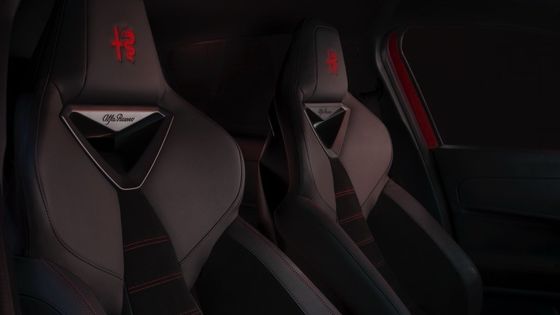 اولين ماشين كوچك اتومبيل آلفا رومئو جونيور الکتريک با باتري 54,8 کيلو وات و حداکثر قدرت 158 کيلو وات