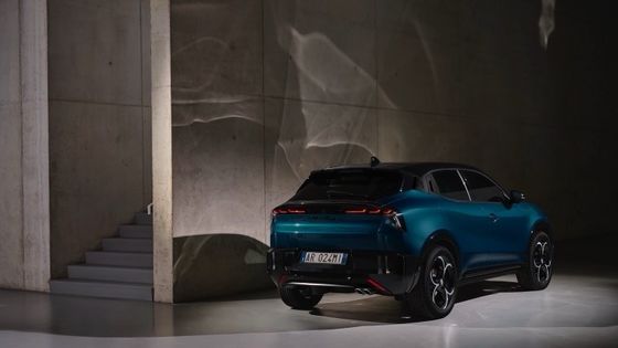 اولين ماشين كوچك اتومبيل آلفا رومئو جونيور الکتريک با باتري 54,8 کيلو وات و حداکثر قدرت 158 کيلو وات