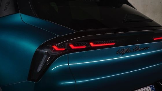 اولين ماشين كوچك اتومبيل آلفا رومئو جونيور الکتريک با باتري 54,8 کيلو وات و حداکثر قدرت 158 کيلو وات