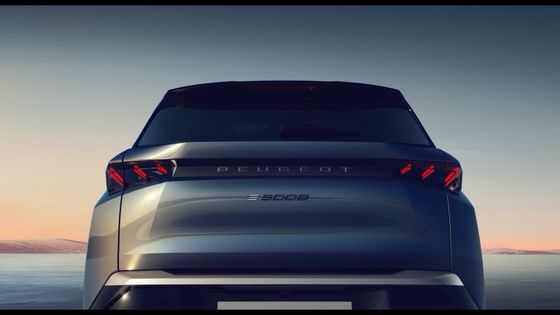 پیش فروش 2024 پژو E-5008 SUV 500km Range Topping 326 اسب بخار (240 KW) دو موتور AWD خودرو الکتریکی خالص