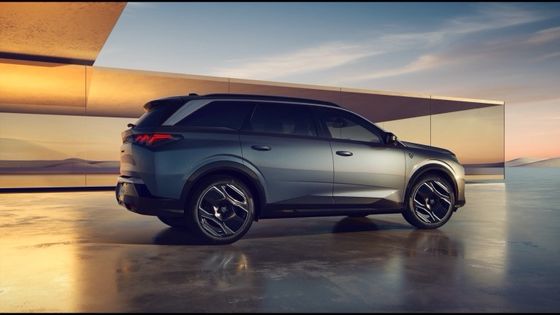 پیش فروش 2024 پژو E-5008 SUV 500km Range Topping 326 اسب بخار (240 KW) دو موتور AWD خودرو الکتریکی خالص