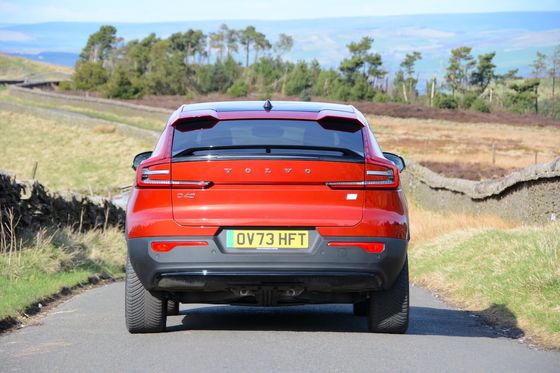 تمام دور EV ولوو EC40 موتور دوقلو نهایی با WLTP 326 مایل 4.7 ثانیه شتاب از 0-62mph 408 horsepower موتور