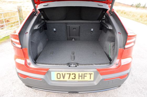 تمام دور EV ولوو EC40 موتور دوقلو نهایی با WLTP 326 مایل 4.7 ثانیه شتاب از 0-62mph 408 horsepower موتور