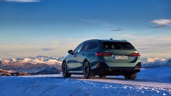 جديدترين ماشين برقي با باتري 84,4 کيلو وات با برد 329 مايل با 335 اسب جنبي و 430 نانو متري در بي ام دبليو آي 5 تورينگ eDrive40