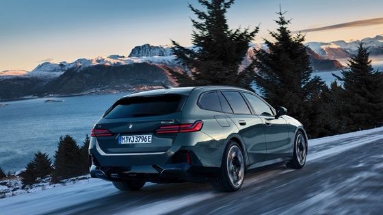 جديدترين ماشين برقي با باتري 84,4 کيلو وات با برد 329 مايل با 335 اسب جنبي و 430 نانو متري در بي ام دبليو آي 5 تورينگ eDrive40