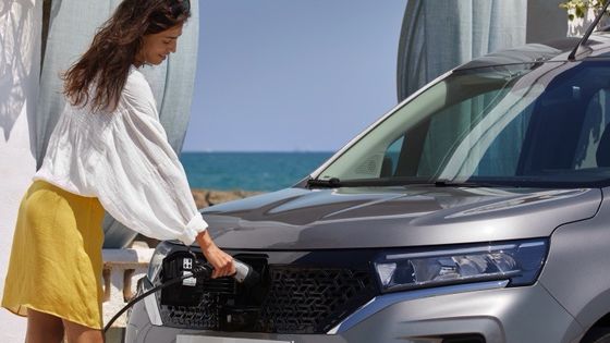 موقعیت رانندگی راحت و کابین عملی با ارزش خوب نیسان تاون استار MPV Pure Ev با WLTP 285km