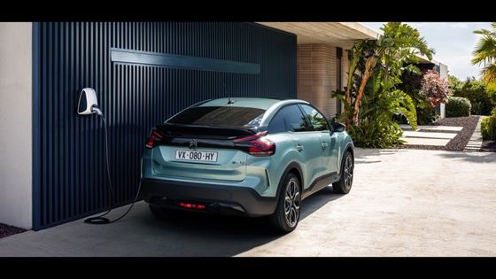 رانندگی مناسب E-C4 سیتروئن با 115kW (156ps) قدرت در 150km / h سرعت بالا 54kwh باتری لیتیوم یون