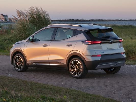 يه ماشين الکتريکي فوق العاده با تکنولوژی بالا در ماشين الکتريکي شورلت بولت EUV با برد 238 مايل