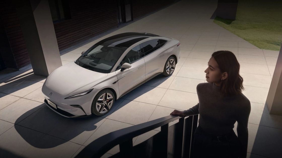 خودرو الکتریکی خالص Feifan F7 با شارژ رایگان باتری و تعویض برای زندگی 500 کیلومتر RWD محرک الکتریکی